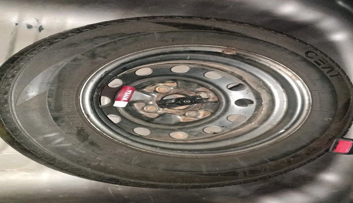 2013 Hyundai Eon ERA +, Petrol, Manual, 37,392 km, tyre