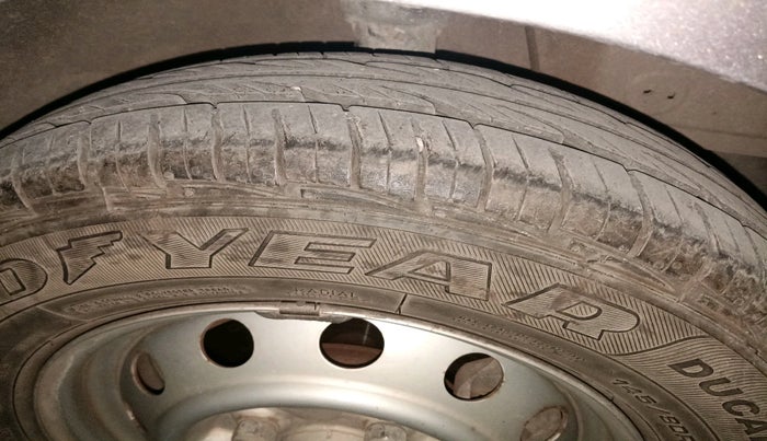 2013 Hyundai Eon ERA +, Petrol, Manual, 37,392 km, tyre