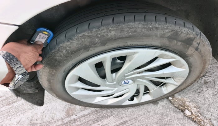 2017 Volkswagen Ameo TRENDLINE 1.5L, Diesel, Manual, 76,883 km, tyre