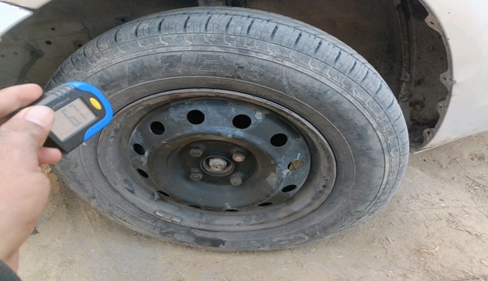 2011 Maruti Swift VXI, Petrol, Manual, 1,02,373 km, tyre