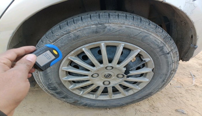 2011 Maruti Swift VXI, Petrol, Manual, 1,02,373 km, tyre