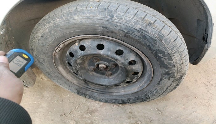 2011 Maruti Swift VXI, Petrol, Manual, 1,02,373 km, tyre