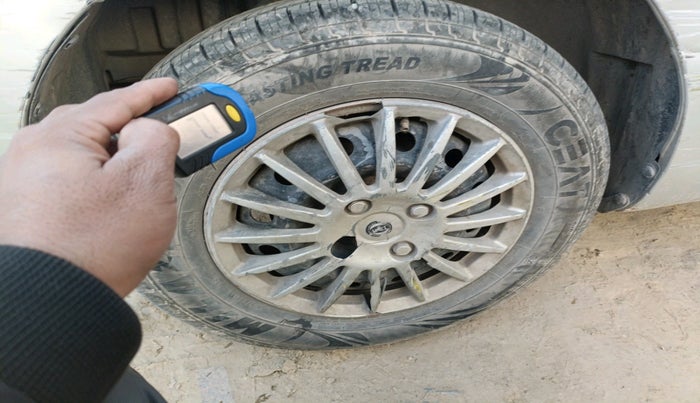 2011 Maruti Swift VXI, Petrol, Manual, 1,02,373 km, tyre