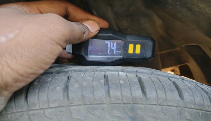 2015 Maruti Swift VXI, Petrol, Manual, 77,860 km, tyre