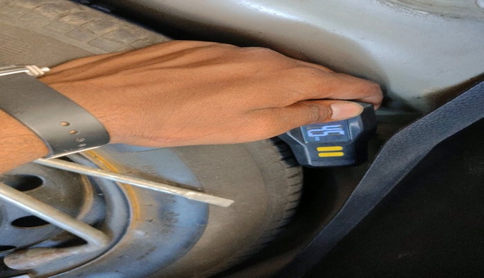 2015 Maruti Swift VXI, Petrol, Manual, 77,860 km, tyre