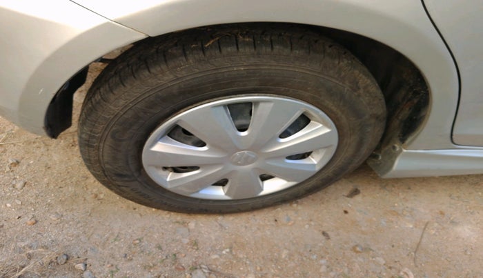 2015 Maruti Swift VXI, Petrol, Manual, 77,860 km, tyre