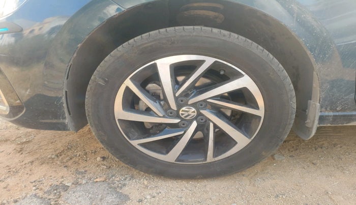 2024 Volkswagen VIRTUS TOPLINE TSI 1.0 AT, Petrol, Automatic, 13,490 km, tyre