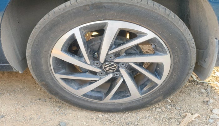 2024 Volkswagen VIRTUS TOPLINE TSI 1.0 AT, Petrol, Automatic, 13,490 km, tyre