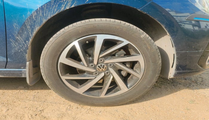 2024 Volkswagen VIRTUS TOPLINE TSI 1.0 AT, Petrol, Automatic, 13,490 km, tyre