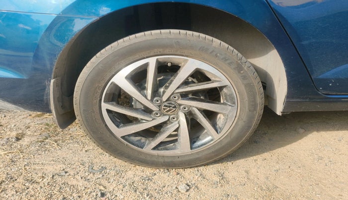 2024 Volkswagen VIRTUS TOPLINE TSI 1.0 AT, Petrol, Automatic, 13,490 km, tyre