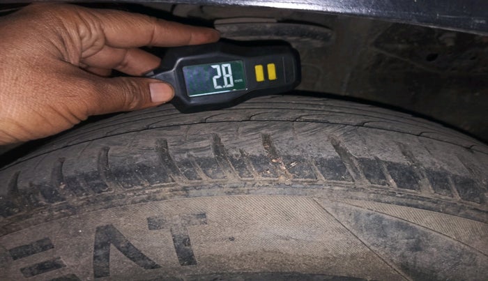 2016 Mahindra Kuv100 K6 D 5 STR, Diesel, Manual, 78,589 km, tyre