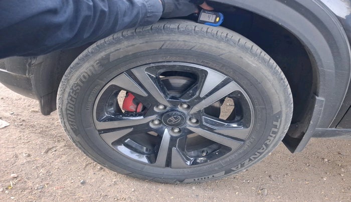 2024 Tata NEXON Fearless Plus S 1.2 Revotron 7DCA Dark Edition, Petrol, Automatic, 35,425 km, tyre