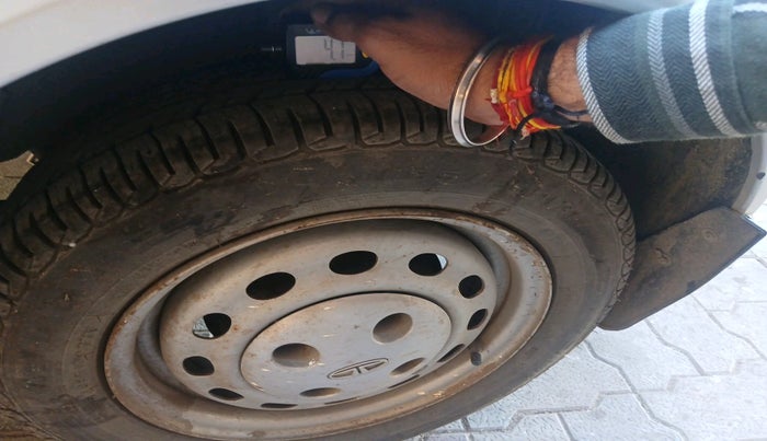 2010 Tata Indica V2 Xeta GLS 1.2, Petrol, Manual, 49,459 km, tyre