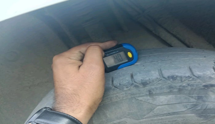 2015 Renault Duster 85 PS RXL DIESEL, Diesel, Manual, 1,06,697 km, tyre