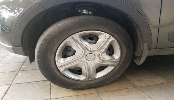 2021 Tata NEXON XMA PLUS SUNROOF PETROL, Petrol, Automatic, 27,187 km, tyre