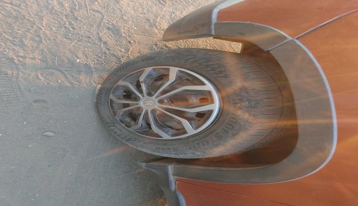 2016 Mahindra Kuv100 K6 5 STR, Petrol, Manual, 12,429 km, tyre