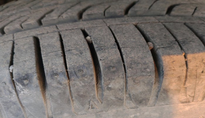 2016 Mahindra Kuv100 K6 5 STR, Petrol, Manual, 12,429 km, tyre