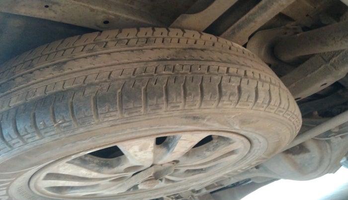 2015 Toyota Innova 2.5 VX 8 STR, Diesel, Manual, 1,50,700 km, tyre