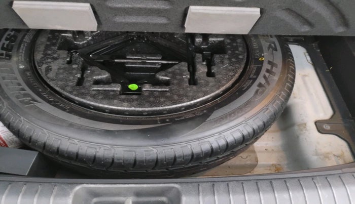 2016 Hyundai Creta SX PLUS AT 1.6 PETROL, Petrol, Automatic, 1,31,603 km, tyre