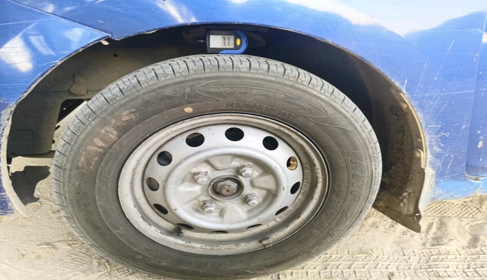 2016 Hyundai Eon ERA +, Petrol, Manual, 1,46,906 km, tyre