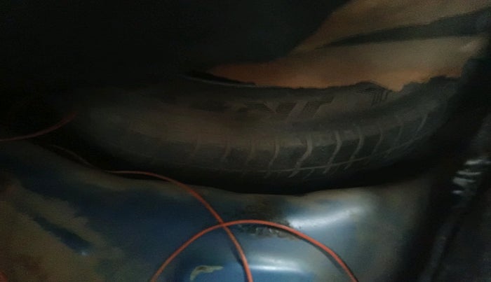 2016 Hyundai Eon ERA +, Petrol, Manual, 1,46,906 km, tyre