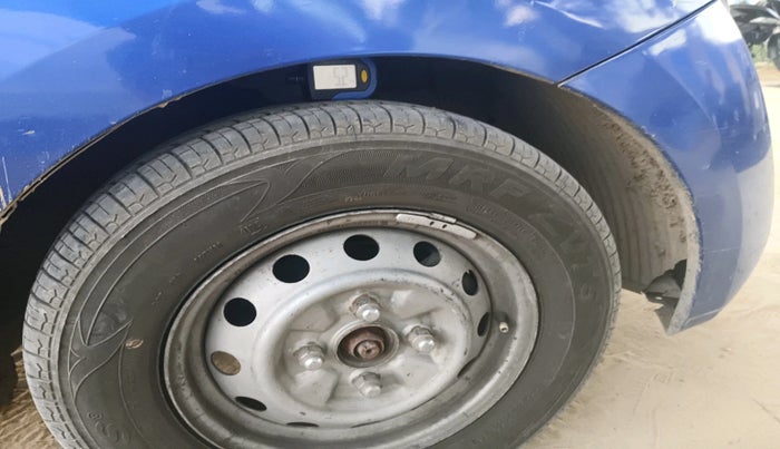 2016 Hyundai Eon ERA +, Petrol, Manual, 1,46,906 km, tyre