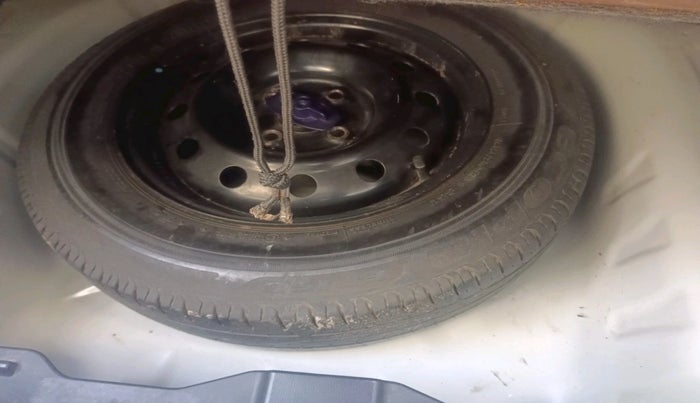 2017 Maruti Dzire VDI, Diesel, Manual, 96,409 km, tyre