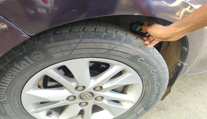 2017 Toyota Innova Crysta 2.4 VX 7 STR, Diesel, Manual, 1,55,901 km, tyre