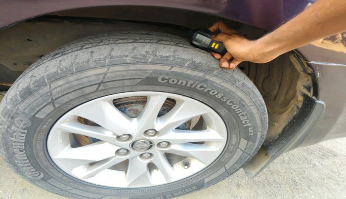 2017 Toyota Innova Crysta 2.4 VX 7 STR, Diesel, Manual, 1,55,901 km, tyre