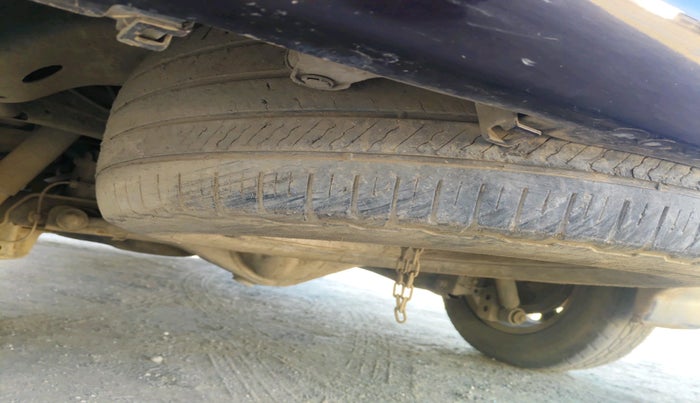 2017 Toyota Innova Crysta 2.4 VX 7 STR, Diesel, Manual, 1,55,901 km, tyre