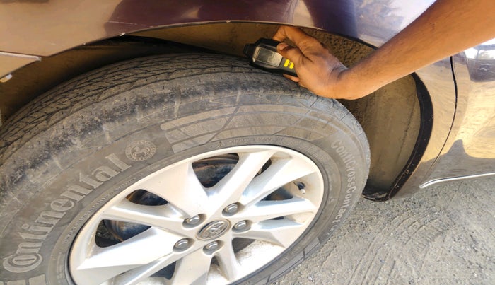 2017 Toyota Innova Crysta 2.4 VX 7 STR, Diesel, Manual, 1,55,901 km, tyre