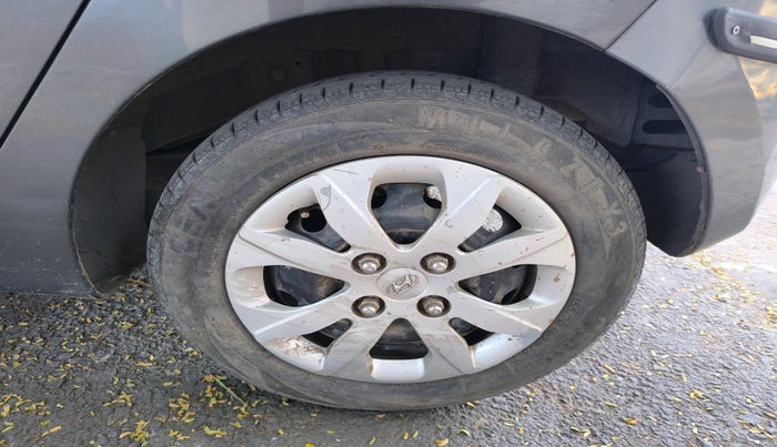 2016 Hyundai Eon MAGNA +, Petrol, Manual, 77,237 km, tyre