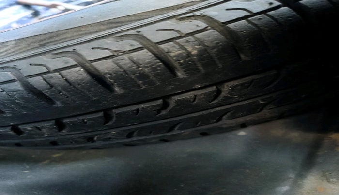 2016 Hyundai Eon MAGNA +, Petrol, Manual, 77,237 km, tyre