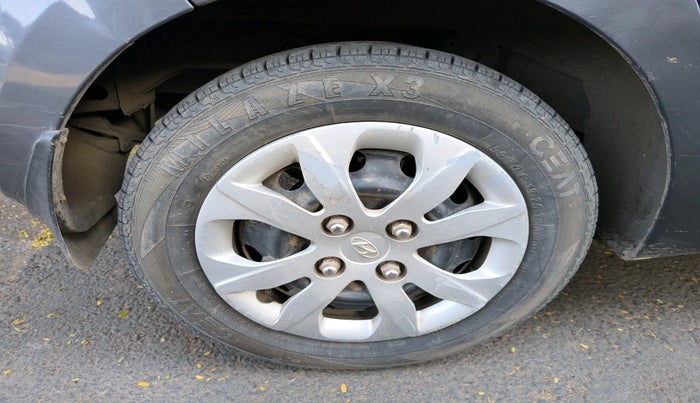 2016 Hyundai Eon MAGNA +, Petrol, Manual, 77,237 km, tyre