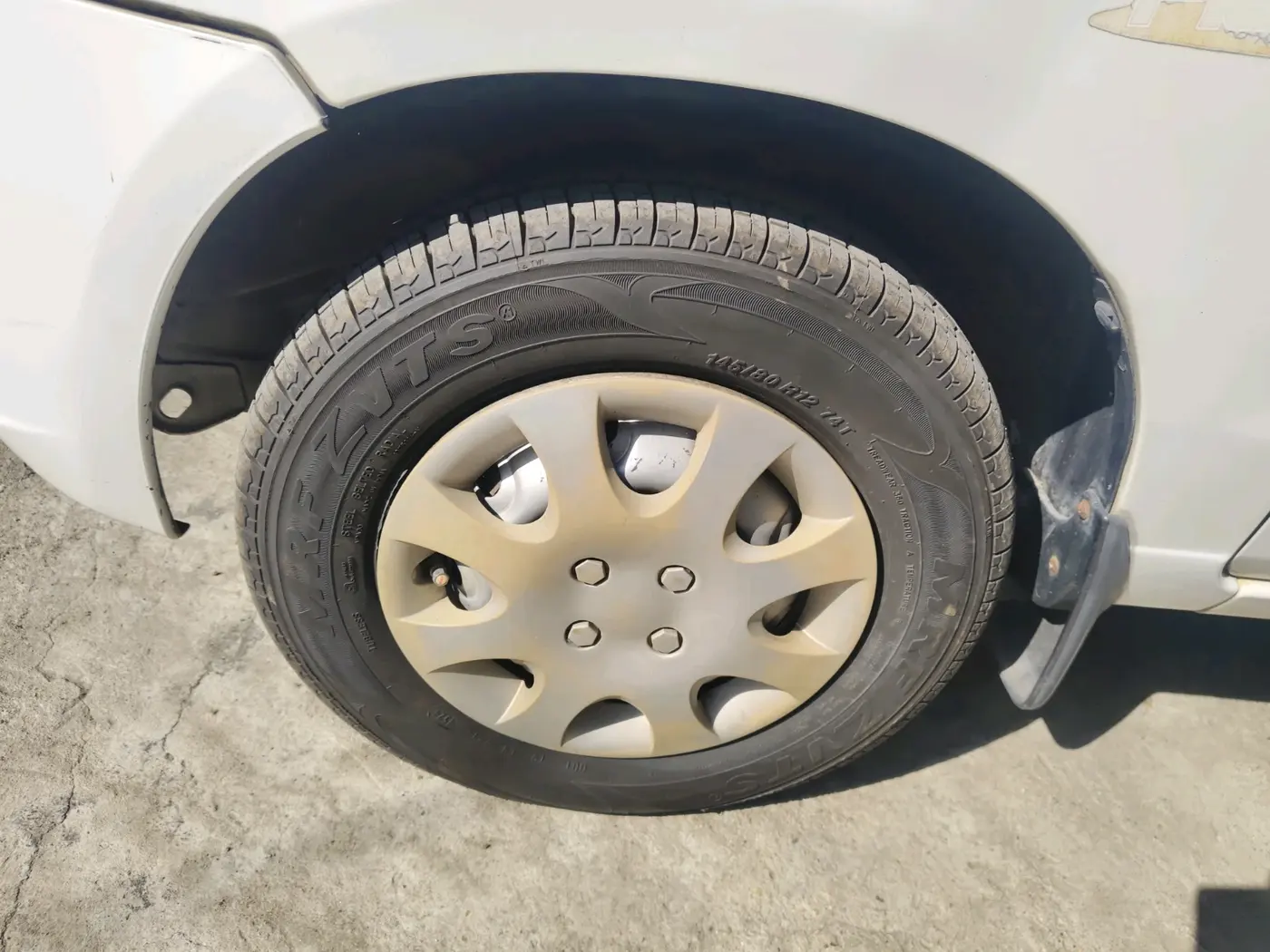 2010 Maruti Alto LXI, Petrol, Manual, 15,257 km, tyre