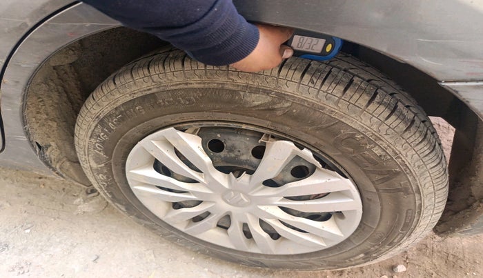 2018 Maruti Dzire VXI AMT, Petrol, Automatic, 1,18,492 km, tyre