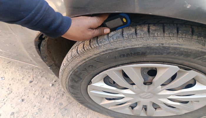 2018 Maruti Dzire VXI AMT, Petrol, Automatic, 1,18,492 km, tyre