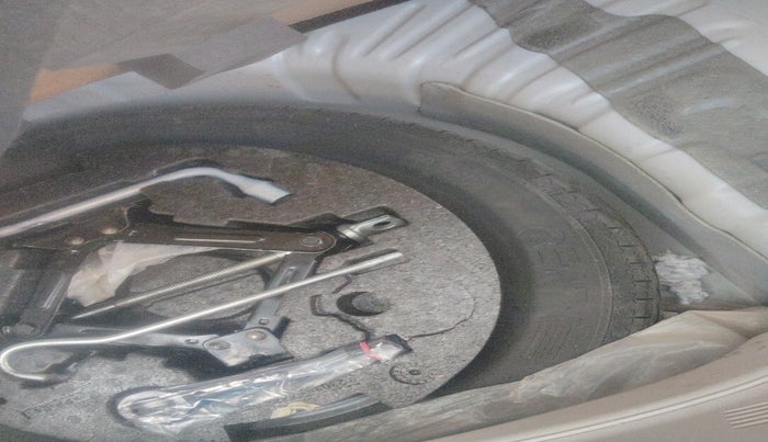 2024 Mahindra XUV 3XO AX5L 1.2 TGDi AT, Petrol, Automatic, 32,915 km, tyre