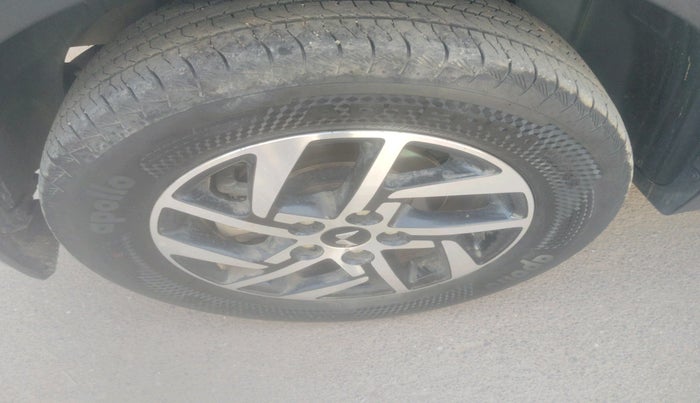 2024 Mahindra XUV 3XO AX5L 1.2 TGDi AT, Petrol, Automatic, 32,915 km, tyre