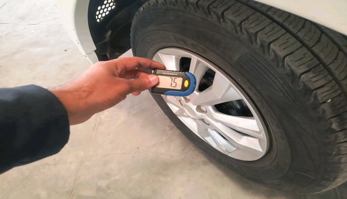 2013 Mahindra Scorpio SLE, Diesel, Manual, 1,62,559 km, tyre