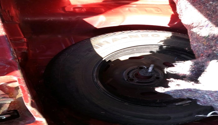 2017 Renault Kwid RXT 1.0, Petrol, Manual, 61,257 km, tyre