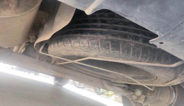 2017 Renault Duster RXL PETROL, Petrol, Manual, 1,70,101 km, tyre