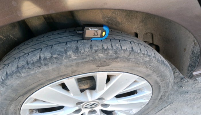 2015 Volkswagen Vento HIGHLINE 1.5 AT, Diesel, Automatic, 1,28,760 km, tyre