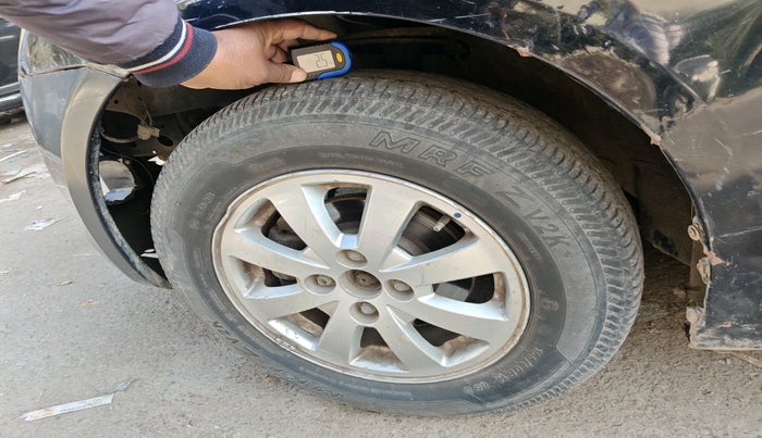 2011 Maruti Swift ZXI, Petrol, Manual, 1,34,503 km, tyre