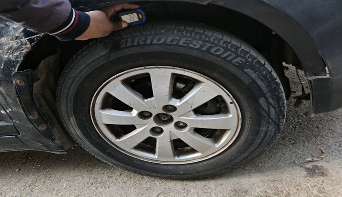 2011 Maruti Swift ZXI, Petrol, Manual, 1,34,503 km, tyre