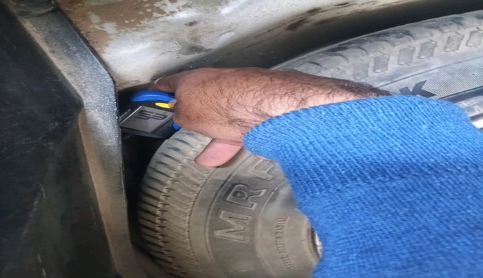 2017 Maruti Swift LXI (O), Petrol, Manual, 72,988 km, tyre