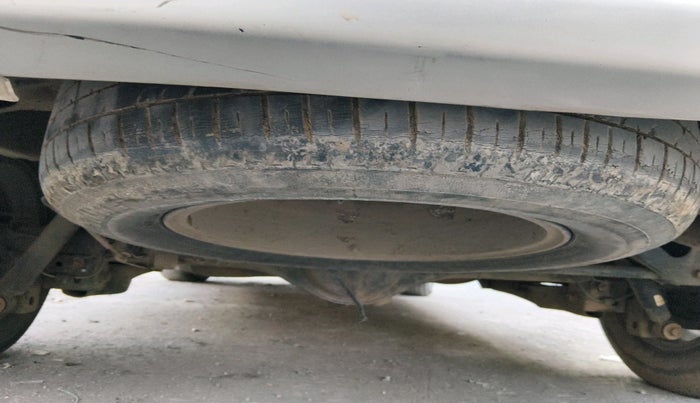 2013 Toyota Innova 2.5 VX 7 STR, Diesel, Manual, 1,59,846 km, tyre