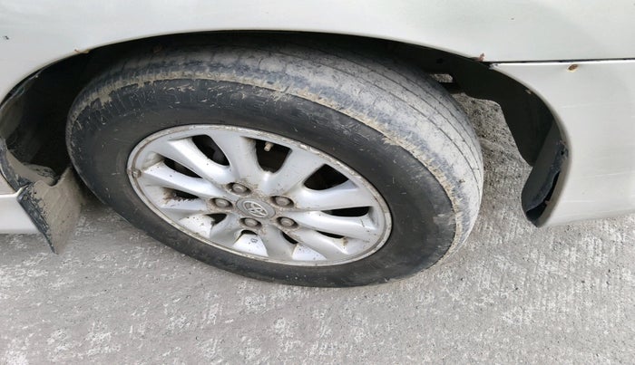 2013 Toyota Innova 2.5 VX 7 STR, Diesel, Manual, 1,59,846 km, tyre