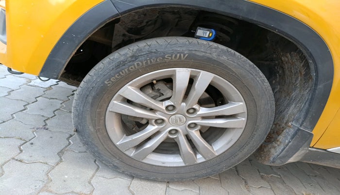 2016 Maruti Vitara Brezza ZDI PLUS DUAL TONE, Diesel, Manual, 94,891 km, tyre