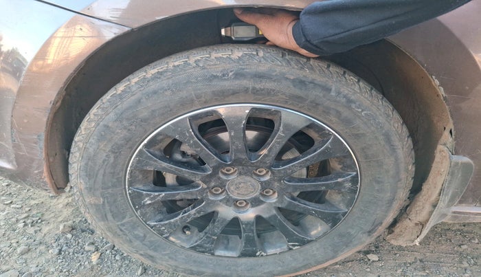 2015 Skoda Rapid 1.5 TDI CR ELEGANCE AT, Diesel, Automatic, 1,70,073 km, tyre